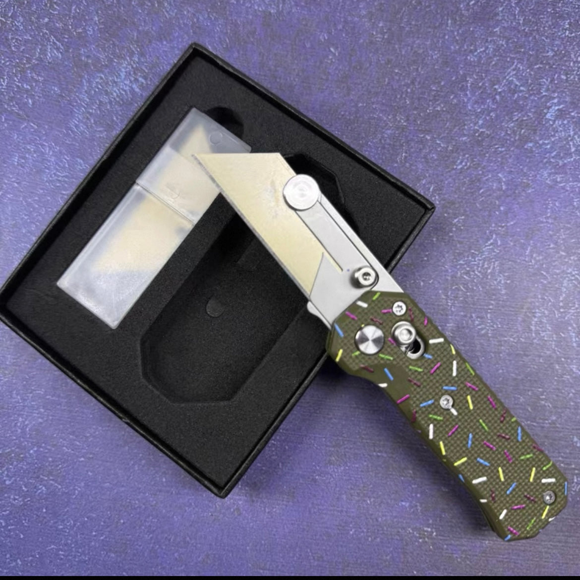 K36 Folding Utility Knife