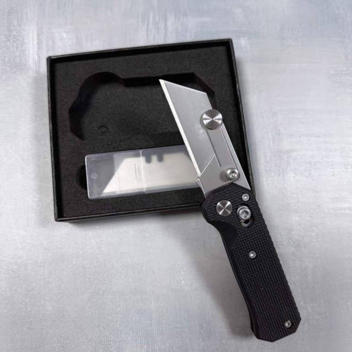 K36 Folding Utility Knife