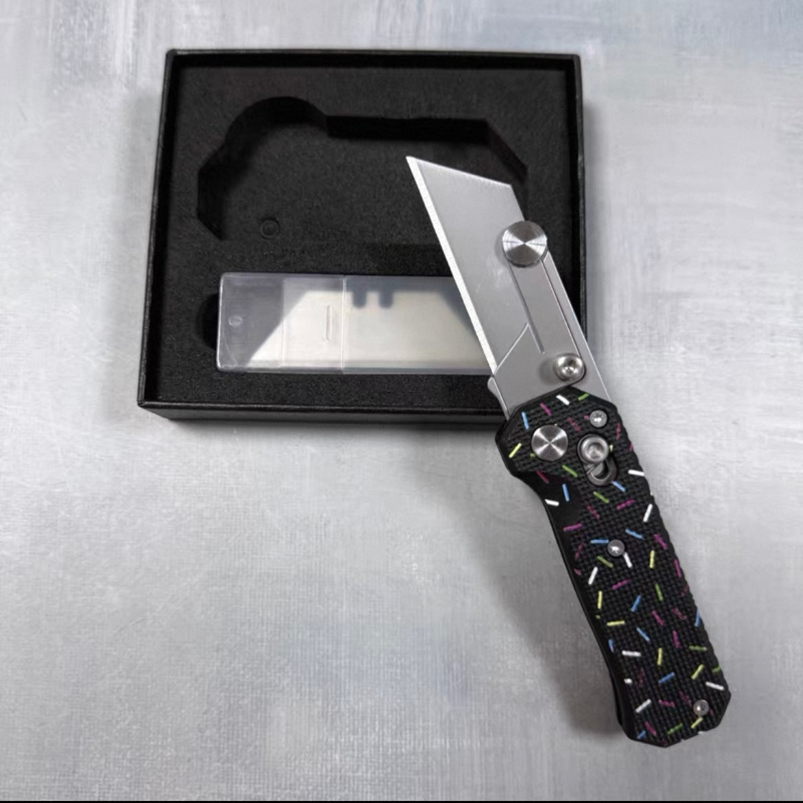 K36 Folding Utility Knife